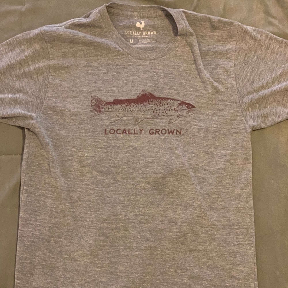 Locally Grown trout tee shirt men's size medium
